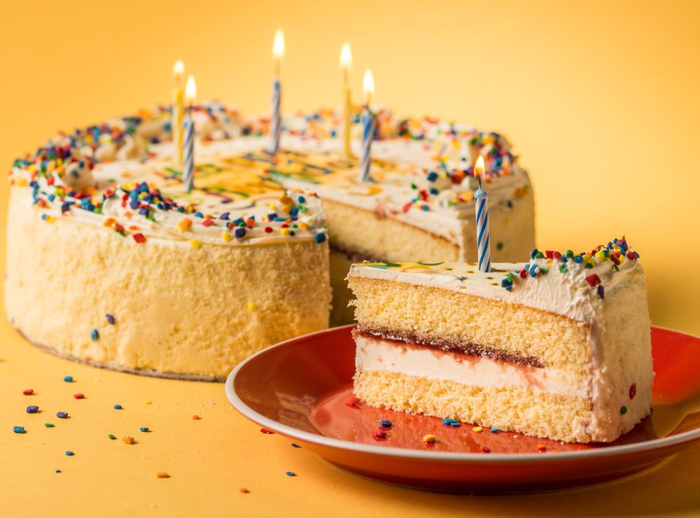 10" Vanilla Birthday Cake - CFD200